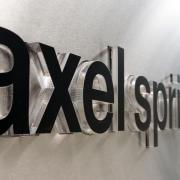 Firmenschild des Axel-Springer-Verlags in Berlin