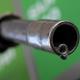 Der ADAC-Studie zufolge kostet ein Liter Super E10 montags im Durchschnitt 1,498 Euro und damit vier Cent weniger als freitags. Foto: David Ebener 