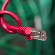 Die Telekom will herausfinden, ob sie künftig in bestimmten Neubaugebieten auf feste Leitungen verzichten kann. Foto: Rolf Vennenbernd / Symbolbild