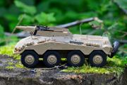 Foto von Pixabay: https://www.pexels.com/de-de/foto/tan-militarartillerie-fahrzeugspielzeug-auf-holzstumpf-163546/, Symbolbild eines Panzer in Form eines Spielzeugs