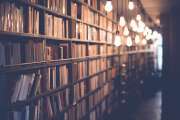 Bücher in Bibliothek