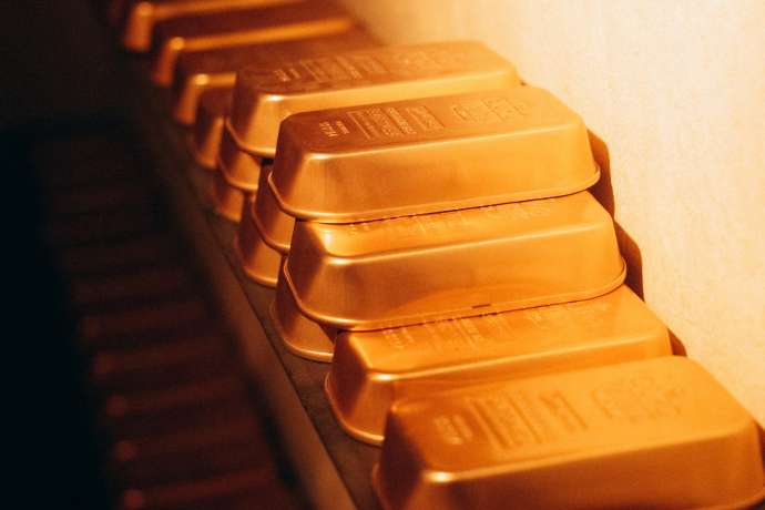 Goldpreis kommt deutlich zur&uuml;ck&colon; Wie steht es um Barrick Mining&comma; Newmont & Co&quest;