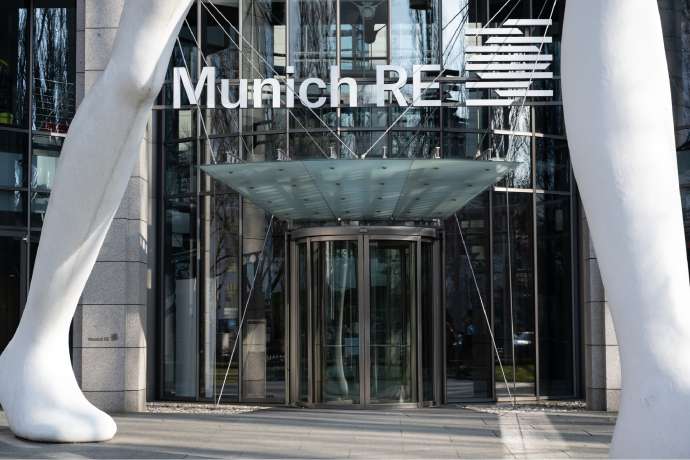 Dax in Lauerstellung&colon; M&uuml;nchener R&uuml;ck &ndash; Starke Eckdaten&comma; Aktie leidet dennoch