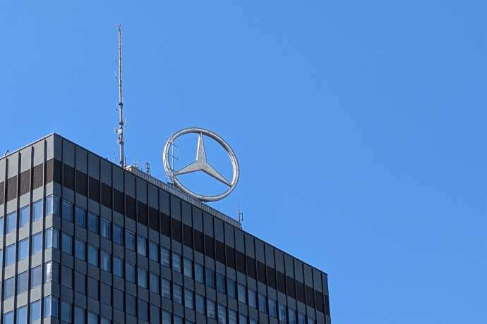 Mercedes-Benz vor den Zahlen&colon; Macht sich die Aktie zum Comeback bereit&quest;