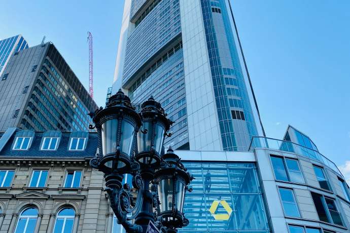 Dax im Bann der Geopolitik&colon; Commerzbank &ndash; Aktie knallt rauf&excl; Bald bei 50 Euro&quest;