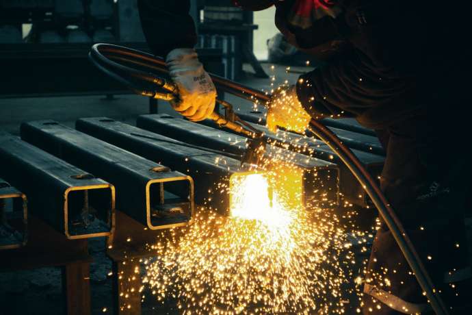 Gewerkschaft fordert Opfer von Aktionaeren in Krisenzeit&colon; Dividende unter Beschuss&colon; IG Metall attackiert Autobranche