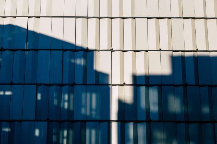 September wirft Schatten voraus&colon; Dax geht die Puste aus&period; Deutsche Bank ger&auml;t ins Rutschen