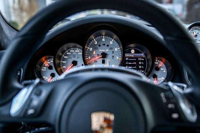 Porsche SE rutscht tiefer in die Autokrise