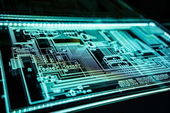 Infineon hebt Prognose