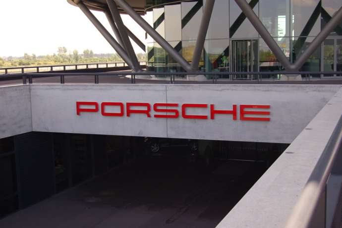 Porsche verliert DAX-Platz&colon; Aktie rutscht weiter