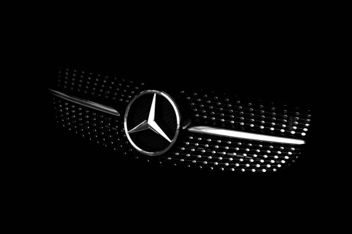Dax taumelt in die neue Handelswoche: Mercedes-Benz – Spitz auf Knopf