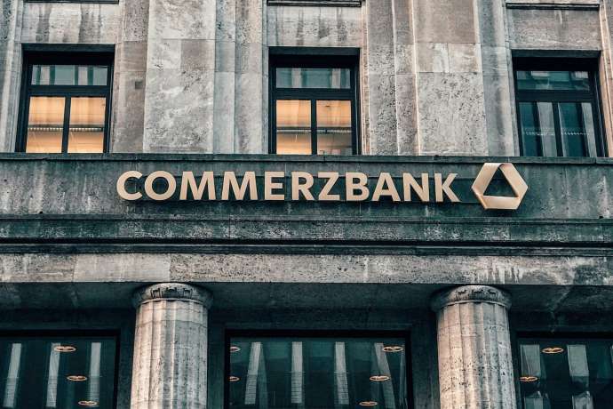 Dax nach der Fed&colon; Commerzbank &ndash; Wann kommt endlich die Trendwende&quest;