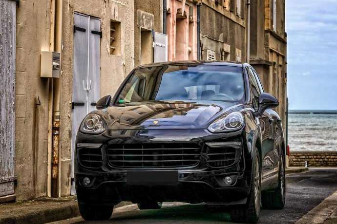 Milliardenbelastung schockt Investoren und belastet Konzernstrategie&colon; VW und Porsche nach Kurseinbruch im Fokus &ndash; reicht die Erholung&quest;