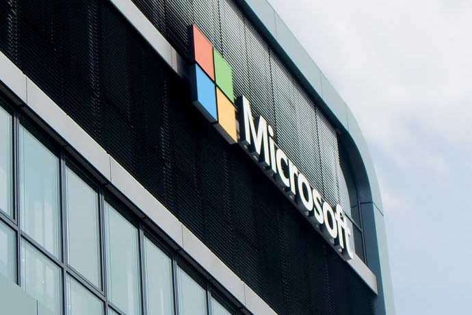 Kursschw&auml;che trifft auf Wachstumsfantasie&colon; Microsoft im Fokus&comma; Analysten sehen Kursschw&auml;che als Einstiegschance mit Potenzial bis 625 US-Dollar