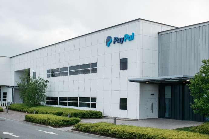 PayPal setzt auf neue Features, doch Anleger bleiben misstrauisch: PayPal-Aktie unter Druck trotz Krypto-Offensive und neuer Zahlungsfunktion