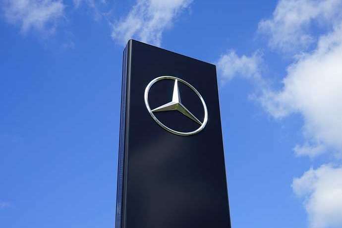 Absatzr&uuml;ckgang trifft das Unternehmen hart&comma; doch der Kurs trotzt den Zahlen&colon; Mercedes-Benz-Aktie steigt trotz Verkaufsr&uuml;ckgang im dritten Quartal
