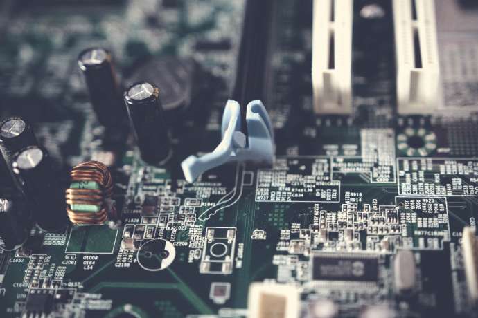AMD startet neu durch mit KI Fantasie und strategischem R&uuml;ckenwind&colon; AMD Aktie vor Comeback OpenAI Partnerschaft entfacht neue Wachstumsfantasie