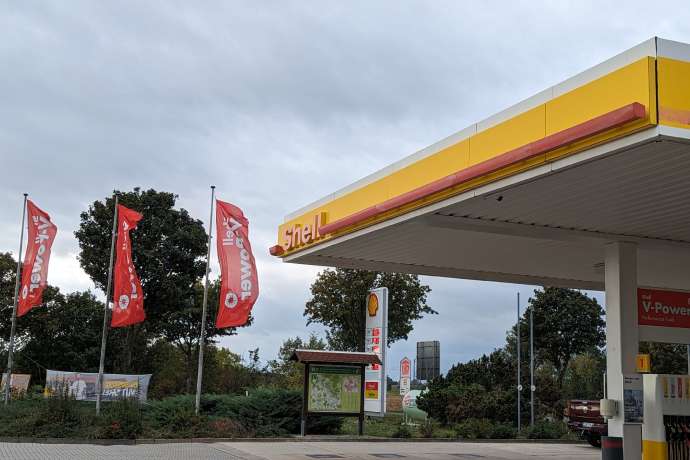 Kommt jetzt Panik am Ölmarkt auf? Brent Öl unter Druck: Shell – Widerstand im Fokus