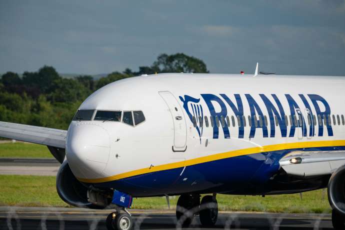 Ryanair übertrifft Prognosen: Mehr Passagiere, mehr Profit
