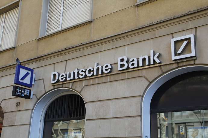 Dax &ndash; Das sieht gar nicht gut aus&colon; Deutsche Bank &ndash; Obacht&excl; Aktie dreht nach unten ab
