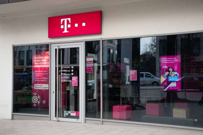 Dax taumelt ins Wochenende&colon; Deutsche Telekom &ndash; Jetzt wird es dramatisch