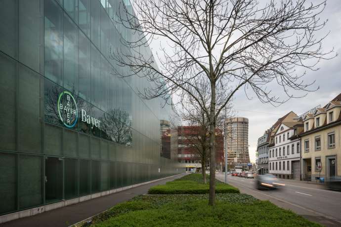 Dax startet robust in wichtige Handelswoche&colon; Bayer mit Kurssprung&period; Ist das die Trendwende&quest;