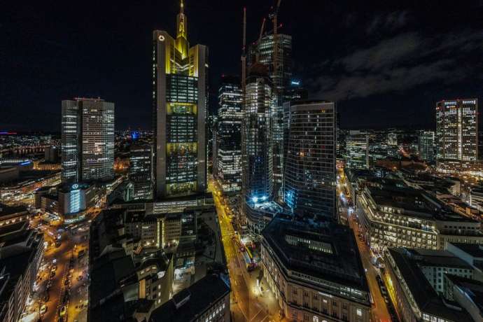 Dax im Ringen um die 24&period;000 Punkte-Marke&colon; Commerzbank mit Zahlen&period; Was macht die Aktie&quest;