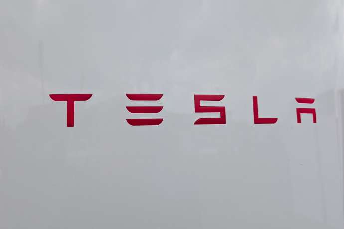 Tesla-Aktie unter Druck: Anleger erleben herbe Enttäuschung in 2025