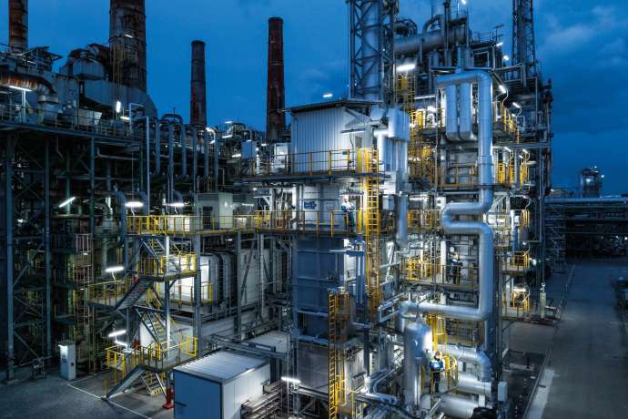 Dax &ndash; Ausblick auf die neue Handelswoche&colon; BASF &ndash; Aktie wankt nach Ausbruch&period; Jetzt wird es brenzlig