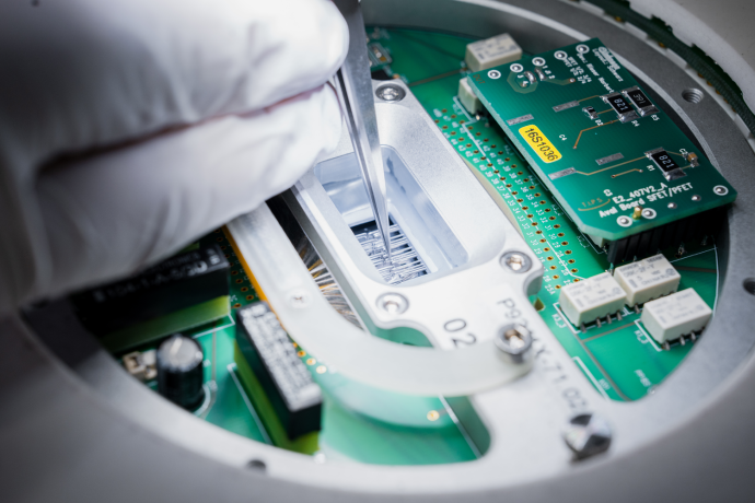 Dax ringt um Momentum&colon; Infineon mit Zahlen