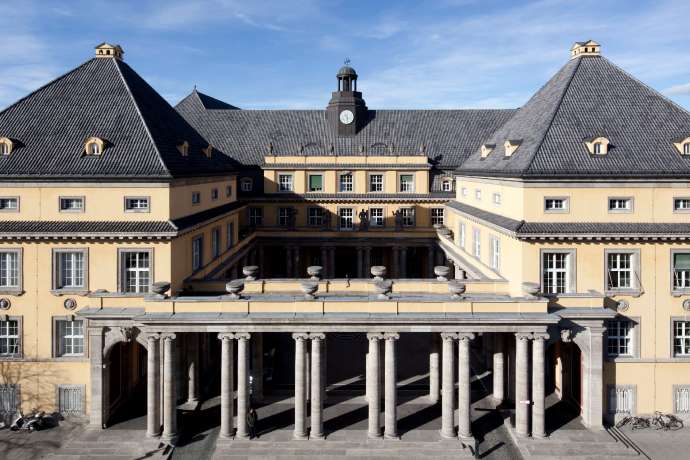Dax vor dem Wochenende in der Bredouille&colon; M&uuml;nchener R&uuml;ck mit R&uuml;cksetzer zur Unzeit&period; Nun wird&rsquo;s brenzlig