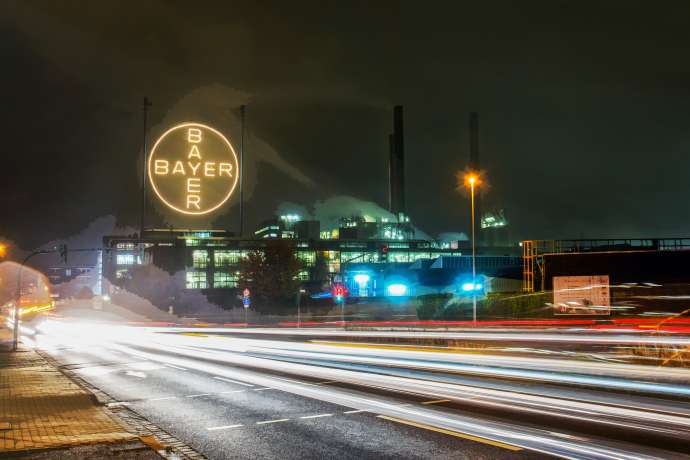 Dax im W&uuml;rgegriff der hohen &Ouml;lpreise&colon; Bayer obenauf &ndash; Analystenkommentar st&uuml;tzt