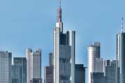 Skyline von Frankfurt mit Commerzbank-Turm