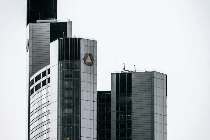Commerzbank Hochhaus schwarz-weiß