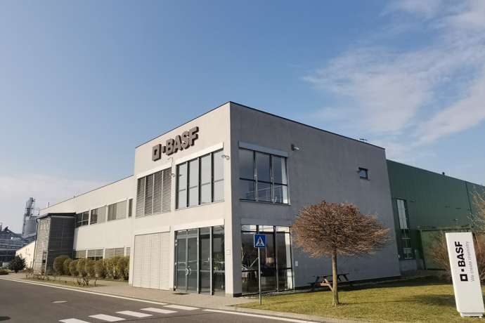 Dax nach Trump-Rede wieder unter Druck&colon; BASF &ndash; Aktie scheitert dramatisch