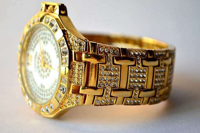 Luxusbranche unter Druck&colon; Richemont verliert nach Zahlen an Schwung&colon; Richemont steigert Umsatz &ndash; doch Schw&auml;che im Uhrengesch&auml;ft belastet die Aktie