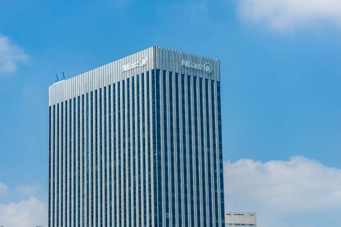 Dax rumpelt ins Wochenende&period; Ist das ein schlechtes Omen&quest; Allianz die 400 Euro vor Augen&comma; aber&hellip;