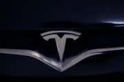 Milliarden verschoben, Steuern gespart – neue Debatte um Tesla