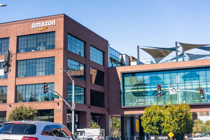 Amazon&colon; Aktie forciert Ausbruch und nimmt Kurs auf 300 US-Dollar