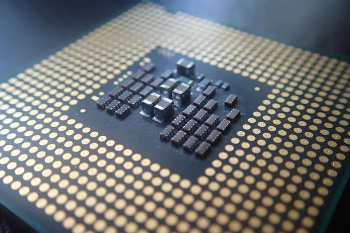 Techwerte im Vergleich&colon; Infineon Aktie wirkt derzeit attraktiver als SAP trotz g&uuml;nstigerem Einstieg