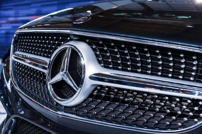 US Risiko belastet Autobauer&colon; Mercedes Aktie dreht ins Plus trotz Sorge um US Gesetzesinitiative