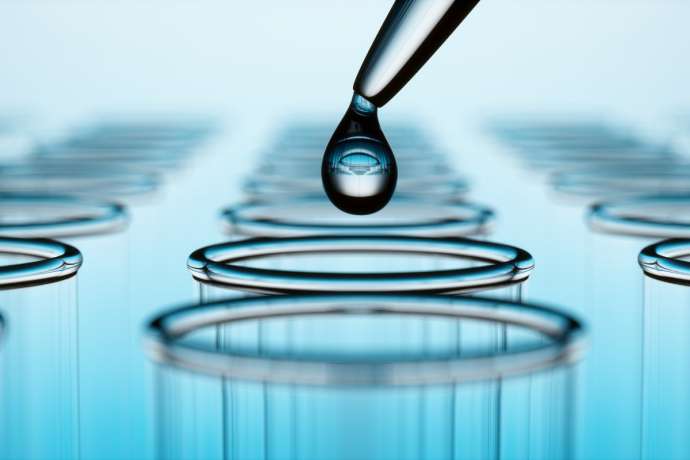 Pipette und Reagenzgl&auml;ser