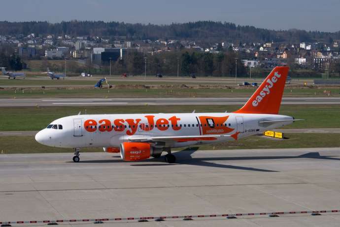 &Uuml;bernahmepoker um easyJet&colon; easyJet Aktie zieht an Billigfluglinie lehnt weiteres Angebot von Castlelake ab