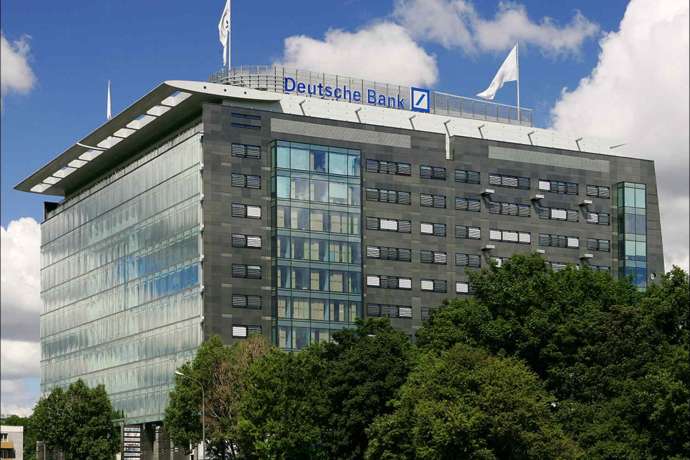 Dax zu Wochenbeginn unter Druck&colon; Deutsche Bank &ndash; Aktie baut Momentum auf