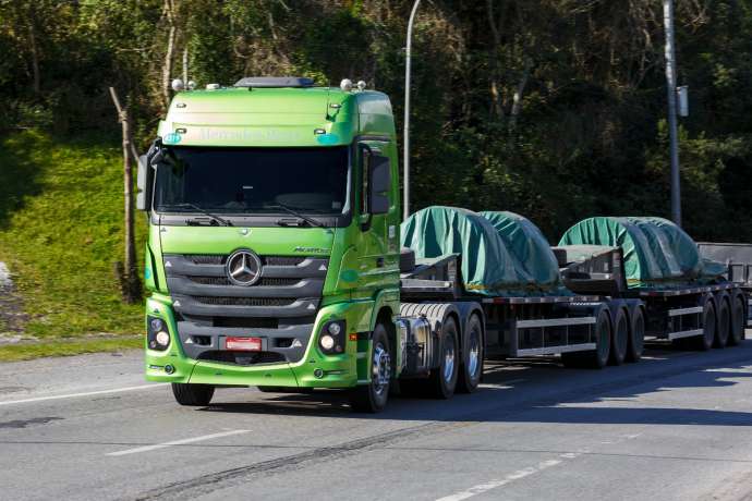 Daimler Truck mit Absatzplus&colon; Daimler Truck Aktie steigt Barclays k&uuml;rt Nutzfahrzeugkonzern zum Top Favoriten