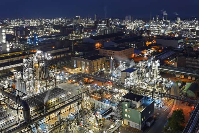 DAX trotzt den zahlreichen Schwierigkeiten: BASF - Aktie läuft sich warm. Kommt jetzt der Angriff aufs Hoch?