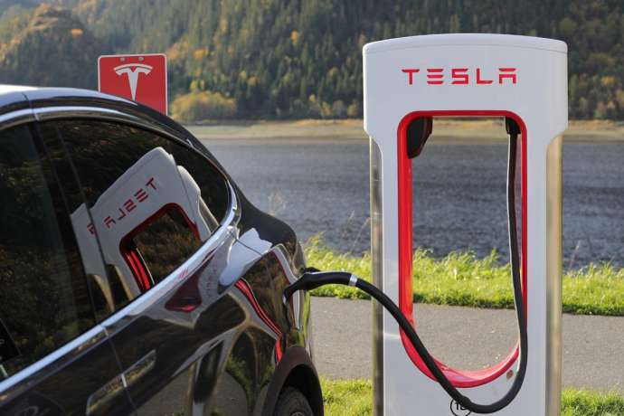 Tesla erhöht Cybertruck Preise: Tesla Aktie im Blick Cybertruck wird teurer Absatz bleibt hinter Erwartungen zurück