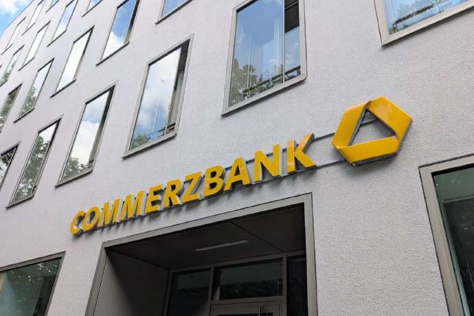 Dax – Ausblick auf  die neue Handelswoche: Commerzbank – Aktie lässt nach Zahlen nichts anbrennen