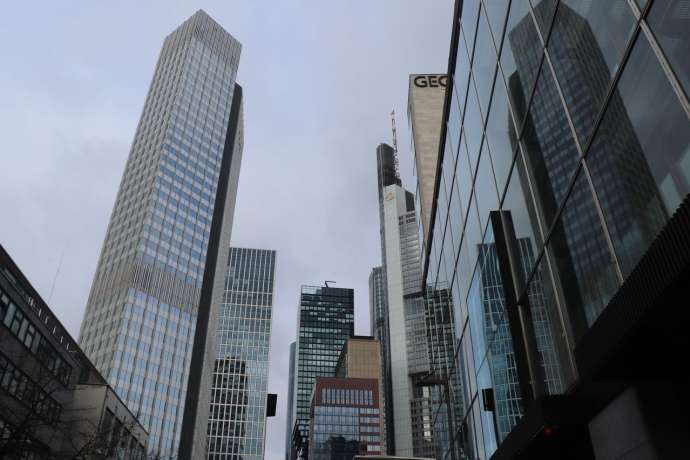 DAX kippt nach unten: Deutsche Bank – Aktie gerät unter Druck