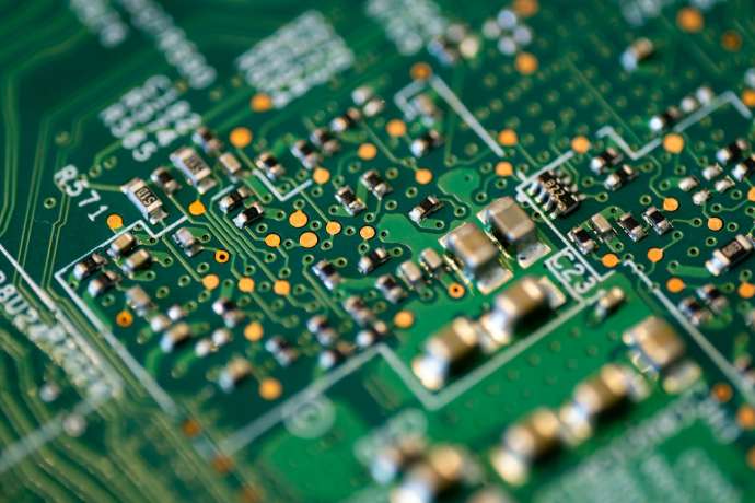 Intel treibt Comeback voran: Aktie dreht rasant nach oben – die nächsten Kursziele